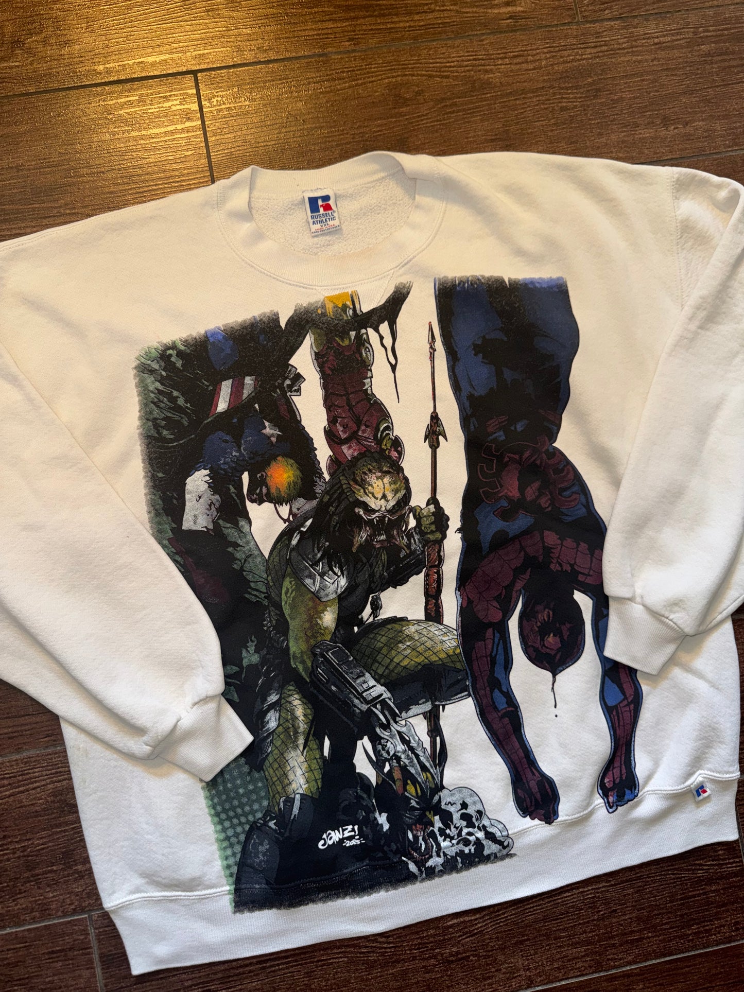 PREDATOR VTG RUSSELL CREWNECK
